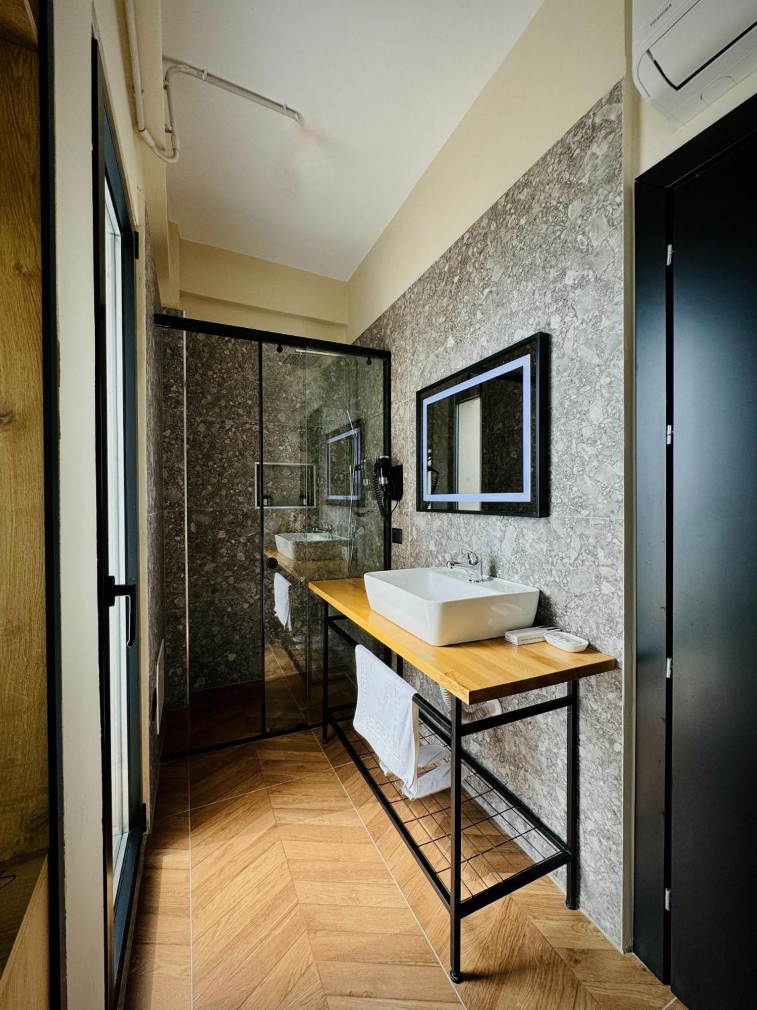 Gogo'S Boutique Hotel Dhërmi Dış mekan fotoğraf